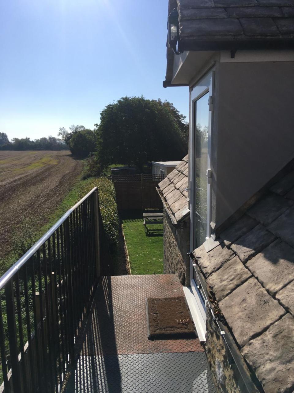 The Old Spotted Cow Bed and Breakfast Marston Meysey Eksteriør billede