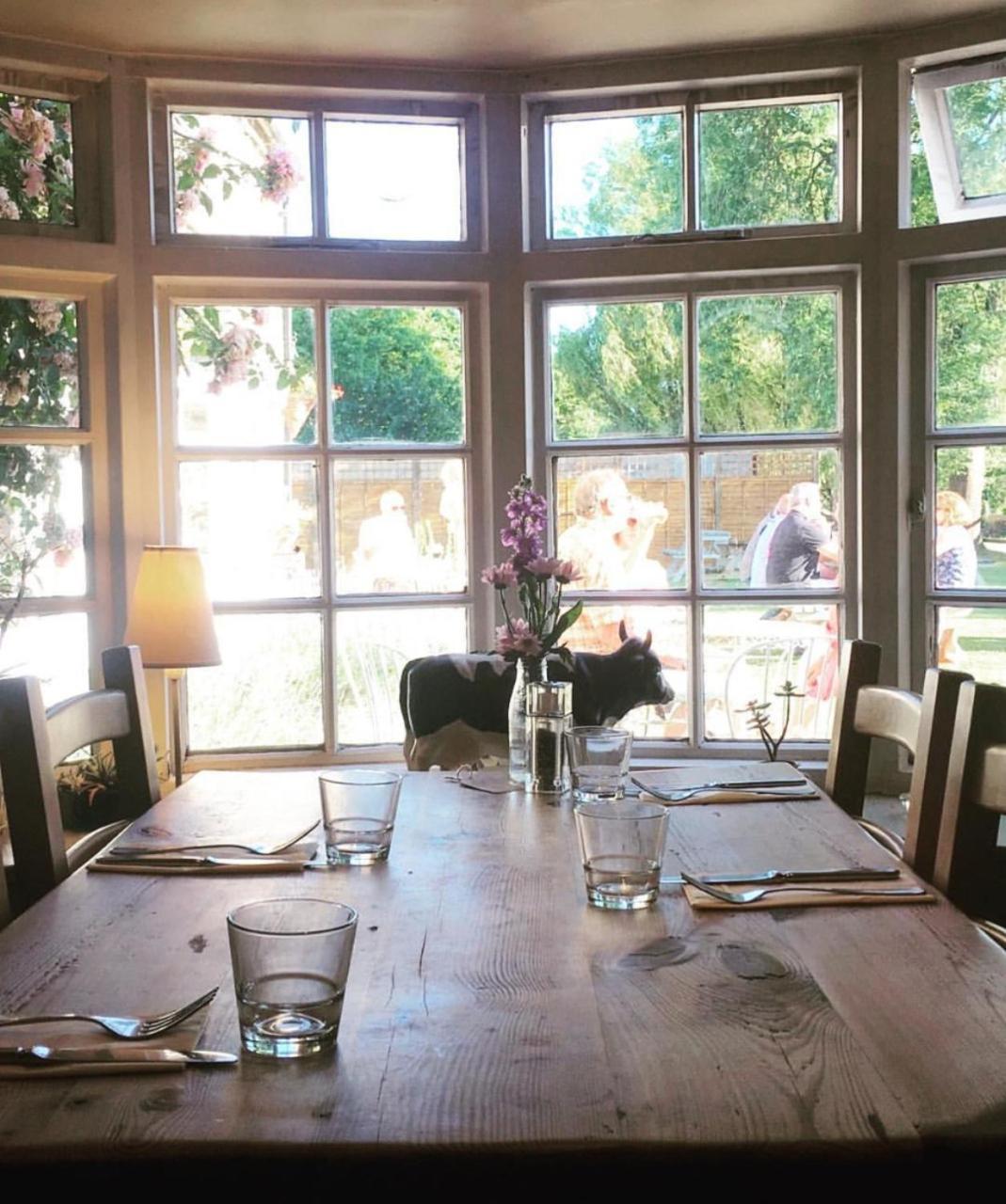 The Old Spotted Cow Bed and Breakfast Marston Meysey Eksteriør billede