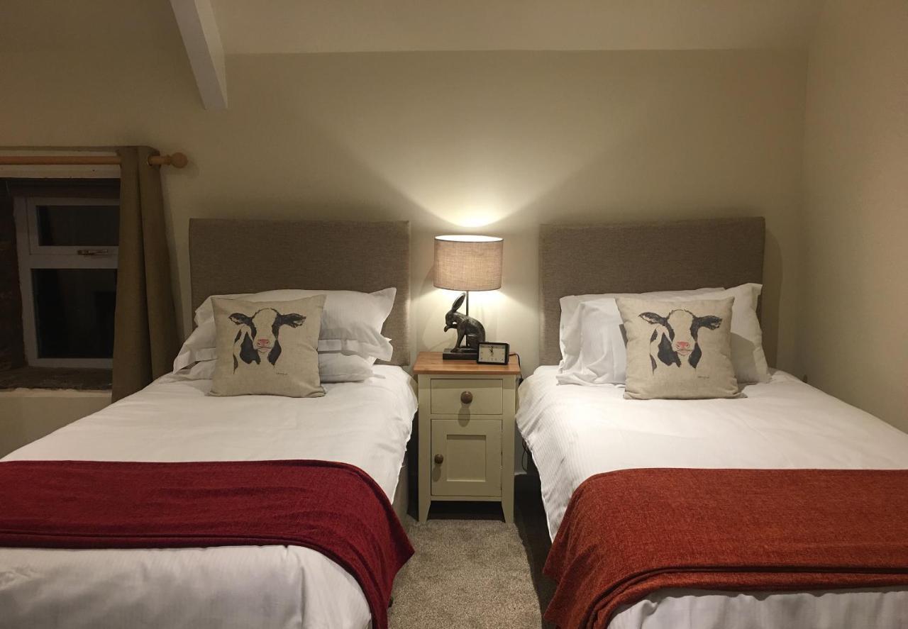 The Old Spotted Cow Bed and Breakfast Marston Meysey Eksteriør billede